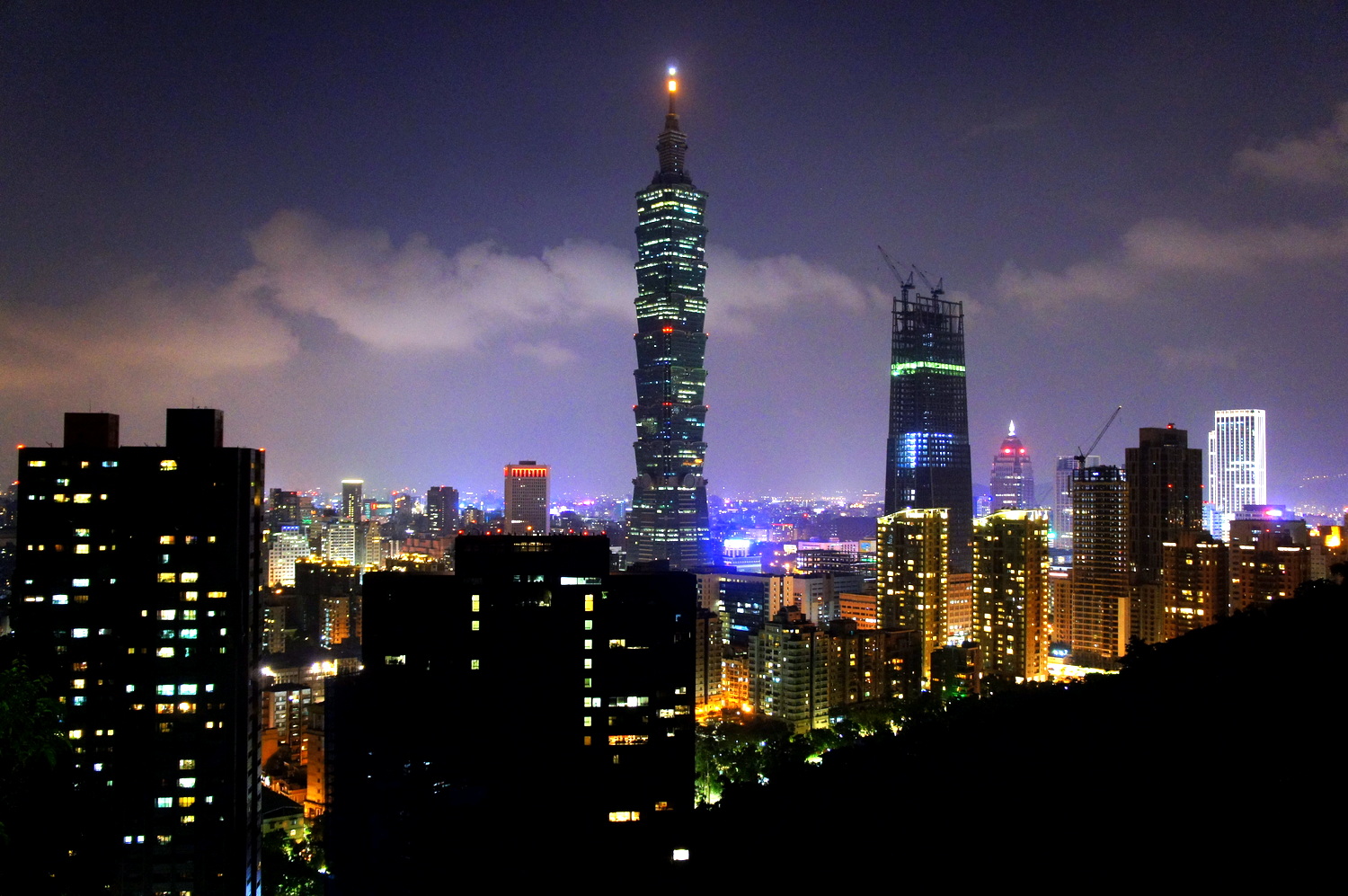 IMG-Taiwan at night