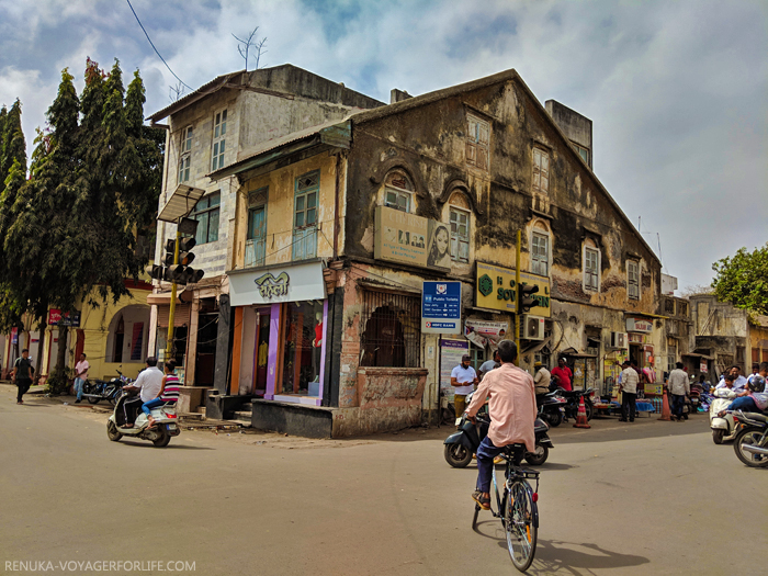 IMG-Old buildings of Nani Daman