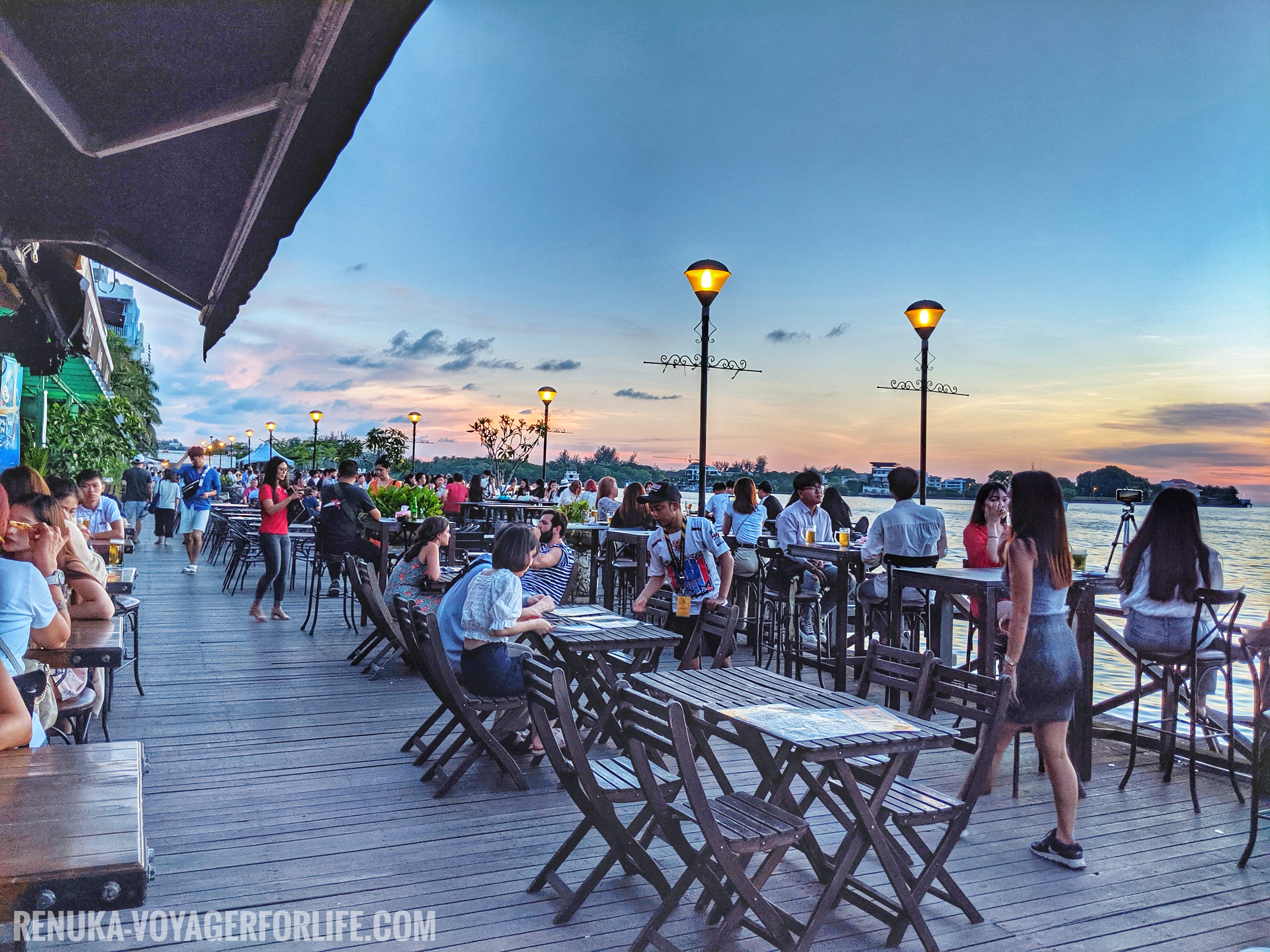 IMG-Kota Kinabalu Waterfront restaurants