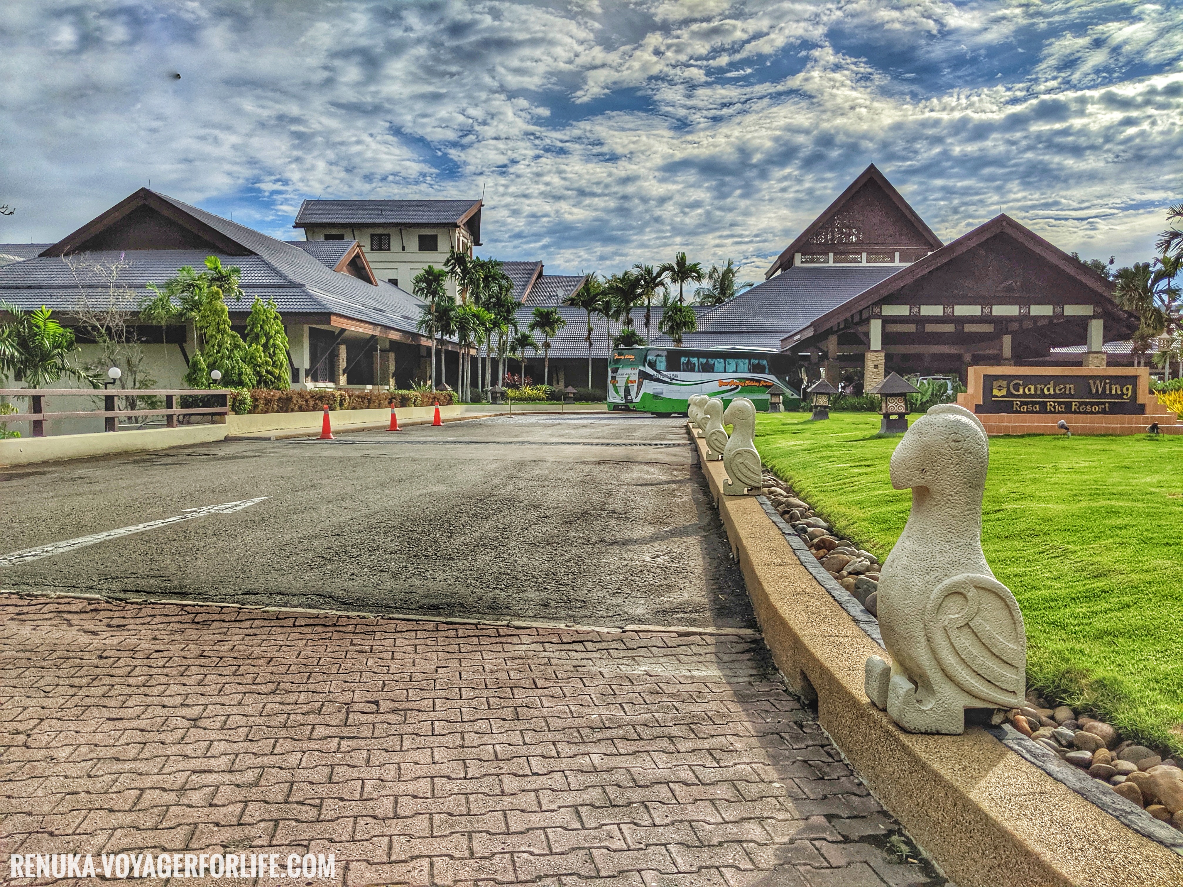 IMG-Shangri-la Spa and Resorts