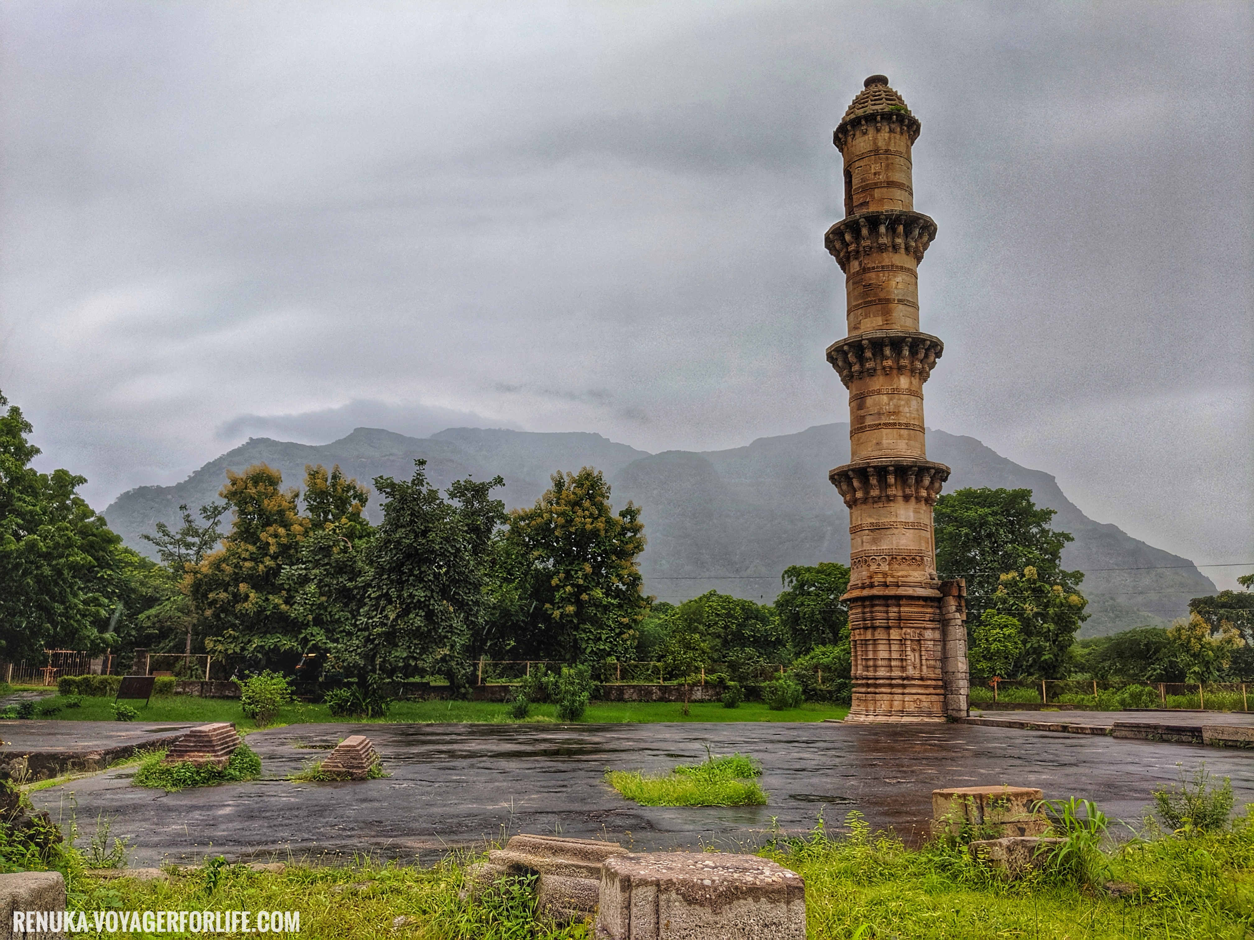 IMG-Ek Minar ki Masjid