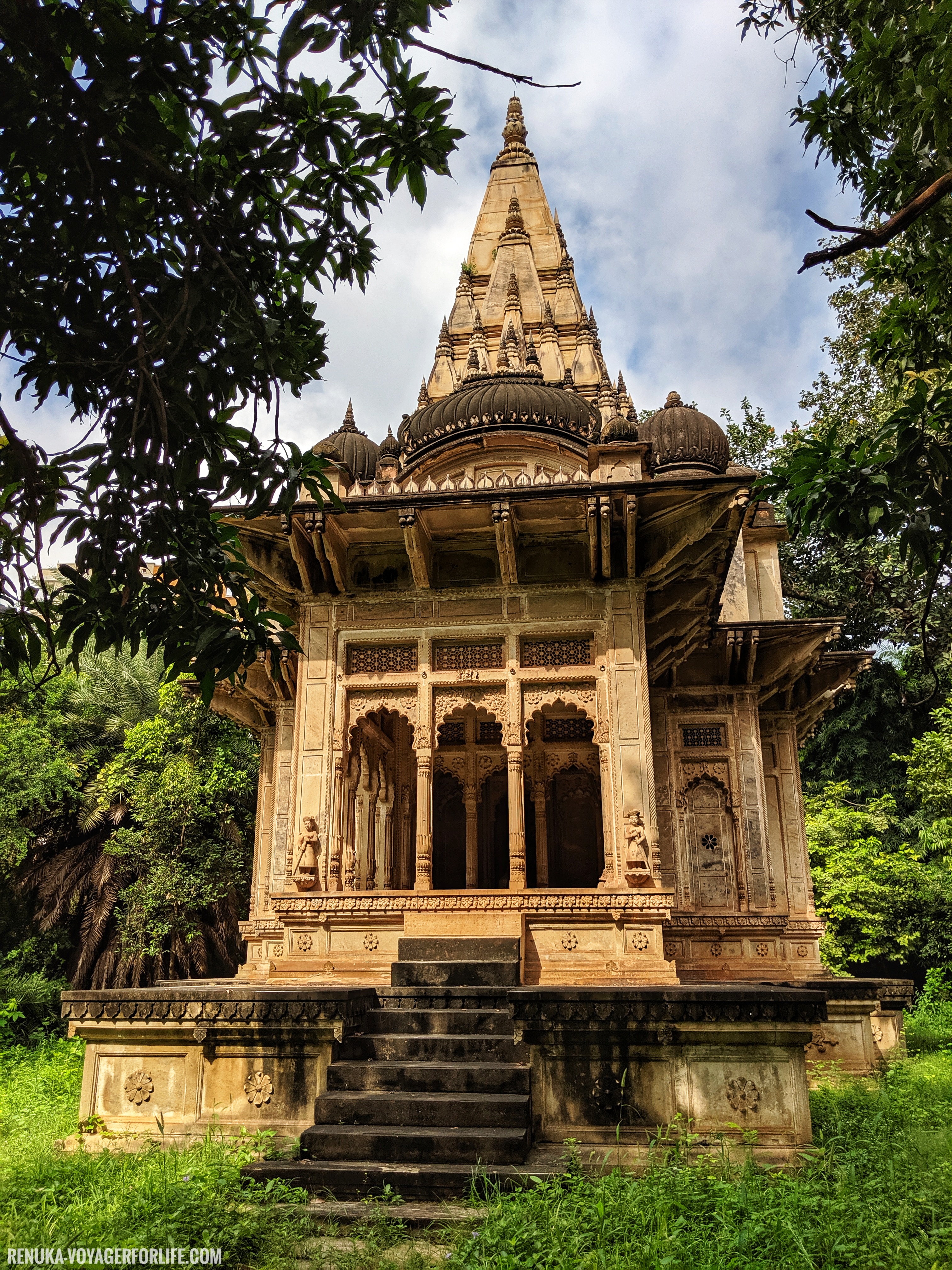 IMG-Ancient temples in Gwalior