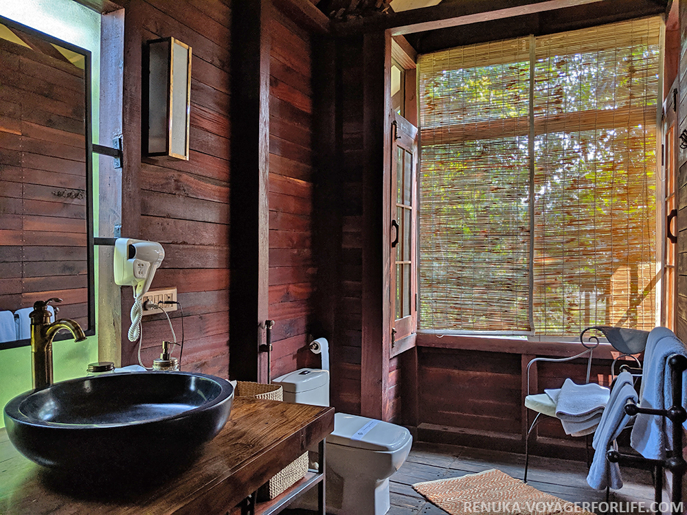 IMG-Bathroom of a tree house