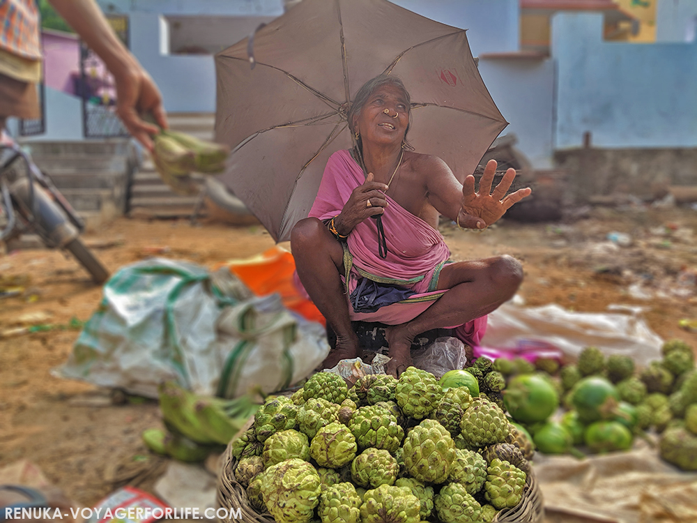 IMG-Custard apples being sold at the weekly mart in Kasipatnam
