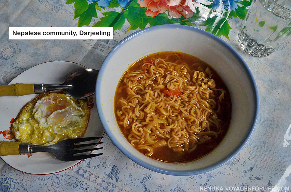 IMG-Breakfast of the Nepalese community in Darjeeling