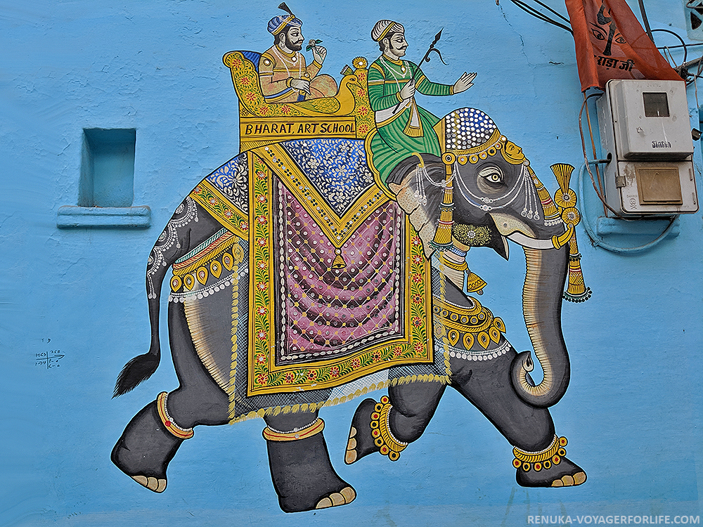 IMG-Traditional artwork on the walls in Udaipur