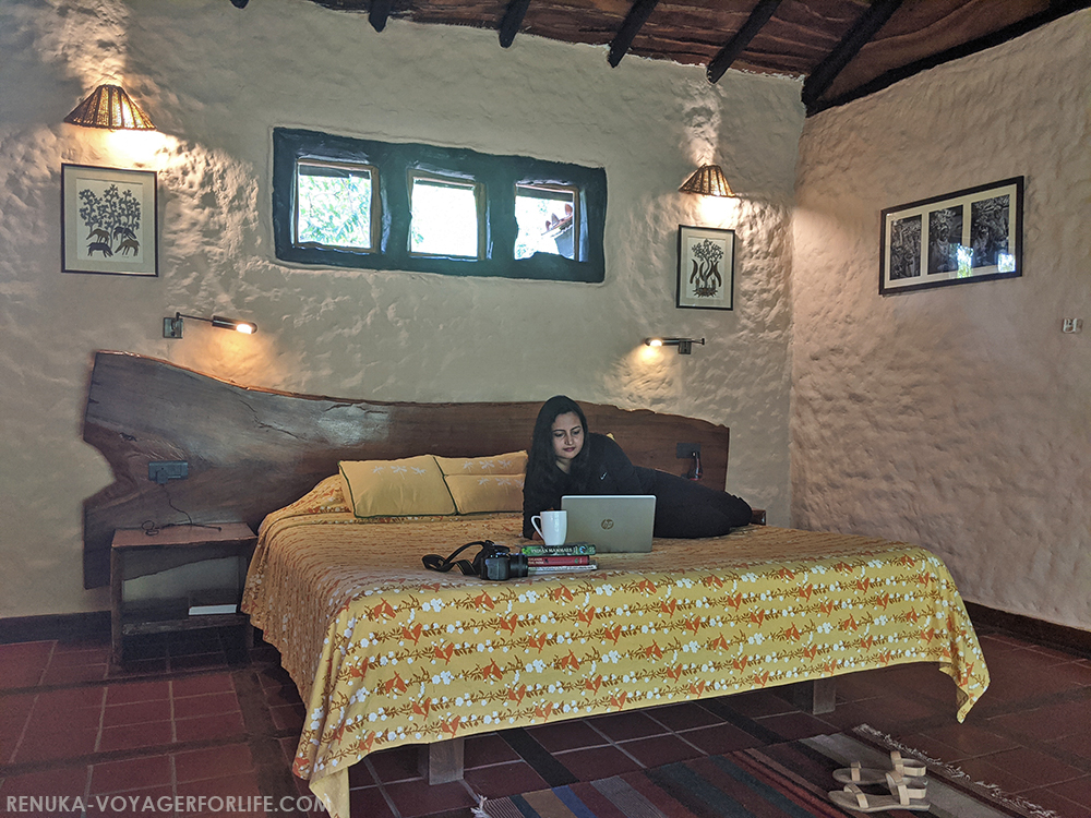 Travel bloggers at jungle lodges